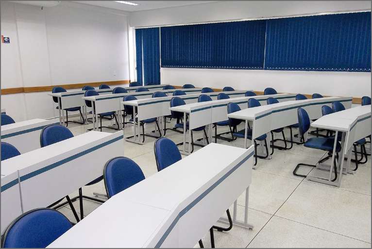 23 salas de aula multimídia, todas climatizadas, confortáveis e com fácil acesso.